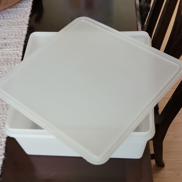 Tupperware Large Square Storage Container - Picture 4 of 4